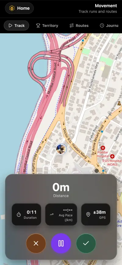 Live run tracking in Hiive with a route map, duration, average pace and GPS accuracy